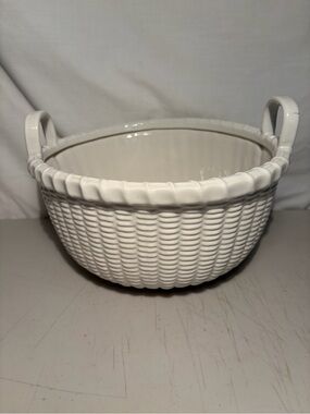 George Davis Bennington Potters White Nantucket Apple Basket stoneware